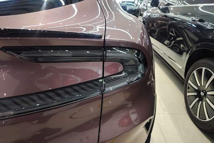 Used Xiaomi Auto YU7 2025 Ultra-Long Range High-Performance All-Wheel-Drive Max Edition Right Rear Taillight