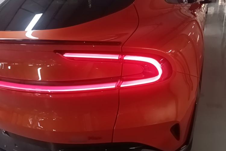 Used Xiaomi Auto YU7 2025 Ultra-Long Range High-Performance All-Wheel-Drive Max Edition Right Rear Taillight