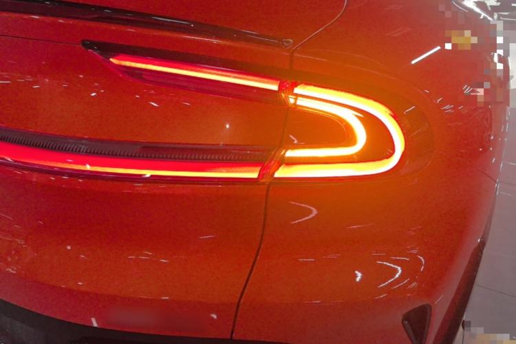 Used Xiaomi Auto YU7 2025 Ultra-Long Range High-Performance All-Wheel-Drive Max Edition Right Rear Taillight