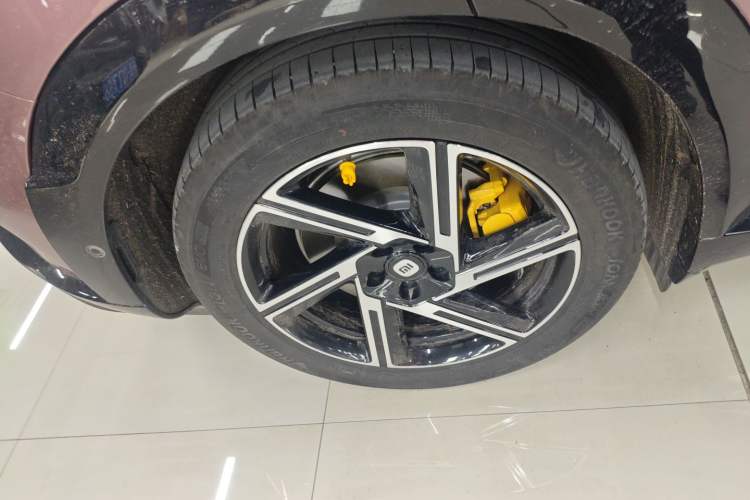 Used Xiaomi Auto YU7 2025 Ultra-Long Range All-Wheel Drive Pro Version Right Rear Wheel Hub