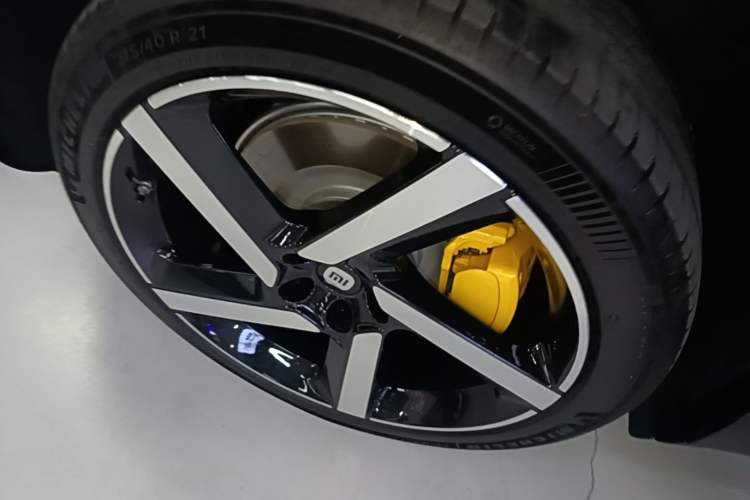 Used Xiaomi Auto YU7 2025 Ultra-Long Range All-Wheel Drive Pro Version Right Rear Wheel Hub