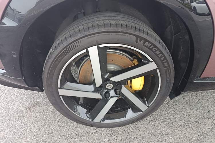 Used Xiaomi Auto YU7 2025 Ultra-Long Range High-Performance All-Wheel-Drive Max Edition Right Rear Wheel Hub