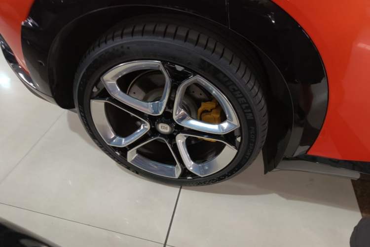 Used Xiaomi Auto YU7 2025 Ultra-Long Range High-Performance All-Wheel-Drive Max Edition Right Rear Wheel Hub