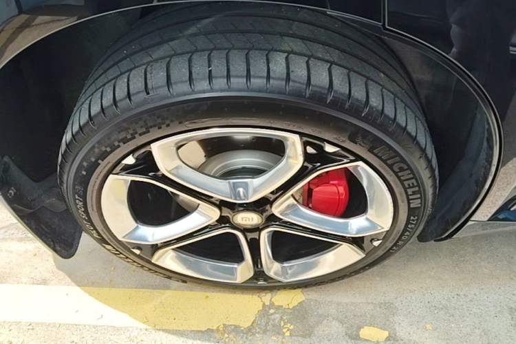 Used Xiaomi Auto YU7 2025 Ultra-Long Range High-Performance All-Wheel-Drive Max Edition Right Rear Wheel Hub