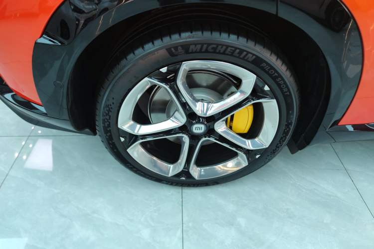 Used Xiaomi Auto YU7 2025 Ultra-Long Range Rear-Wheel Drive Version Right Rear Wheel Hub