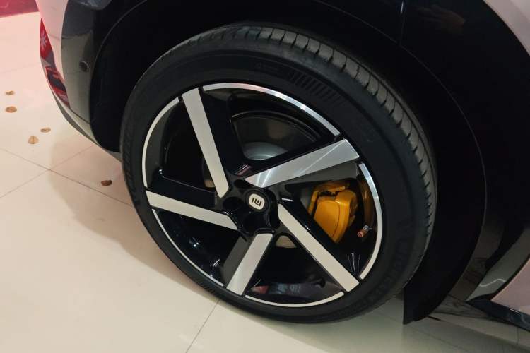 Used Xiaomi Auto YU7 2025 Ultra-Long Range All-Wheel Drive Pro Version Right Rear Wheel Hub