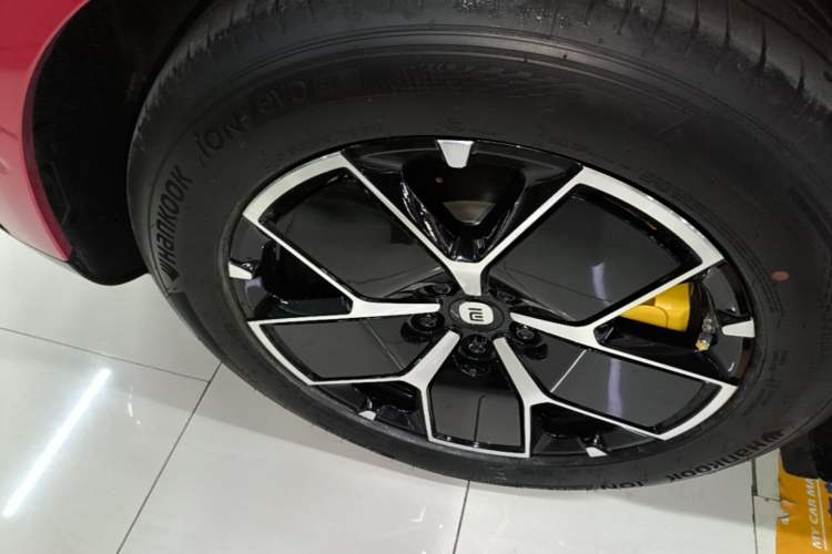 Used Xiaomi Auto YU7 2025 Ultra-Long Range High-Performance All-Wheel-Drive Max Edition Right Rear Wheel Hub