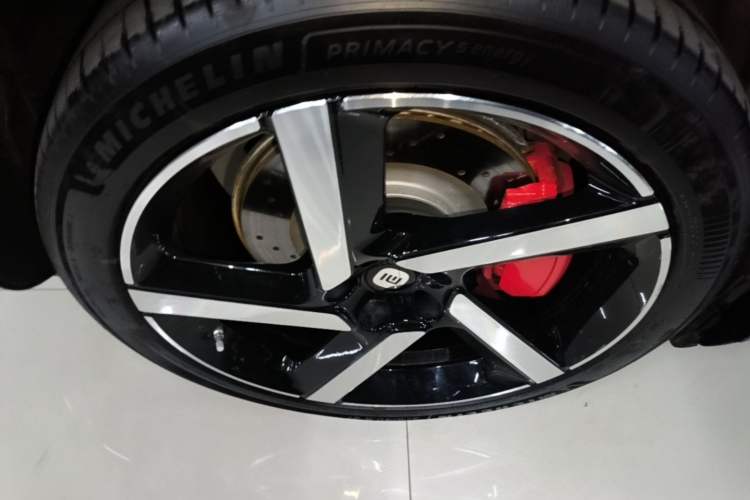 Used Xiaomi Auto YU7 2025 Ultra-Long Range High-Performance All-Wheel-Drive Max Edition Right Rear Wheel Hub