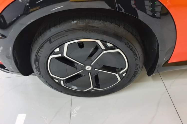 Used Xiaomi Auto YU7 2025 Ultra-Long Range Rear-Wheel Drive Version Right Rear Wheel Hub
