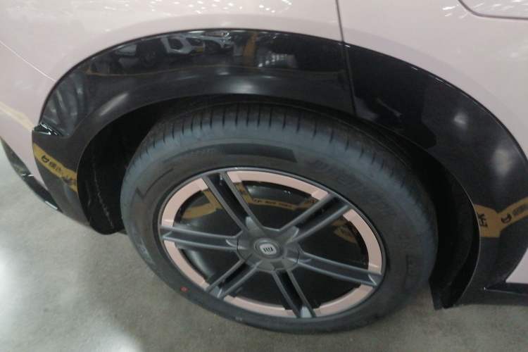 Used Xiaomi Auto YU7 2025 Ultra-Long Range Rear-Wheel Drive Version Right Rear Wheel Hub