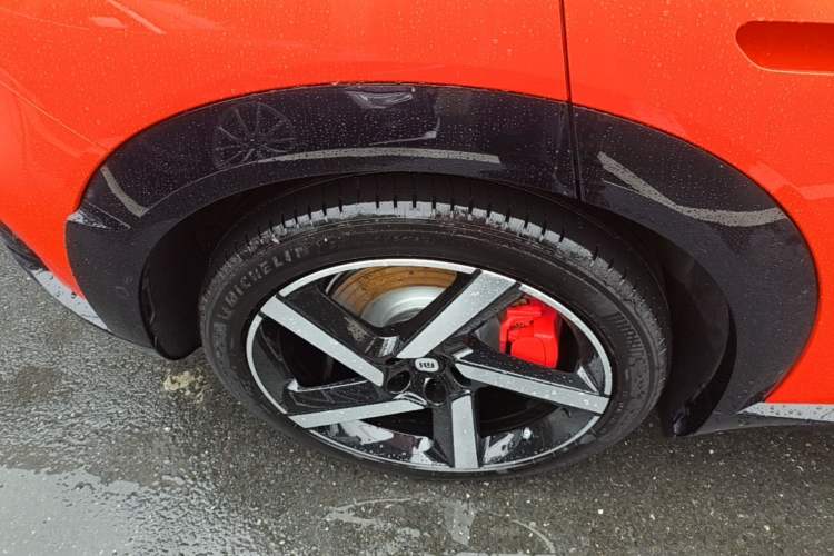 Used Xiaomi Auto YU7 2025 Ultra-Long Range High-Performance All-Wheel-Drive Max Edition Right Rear Wheel Hub