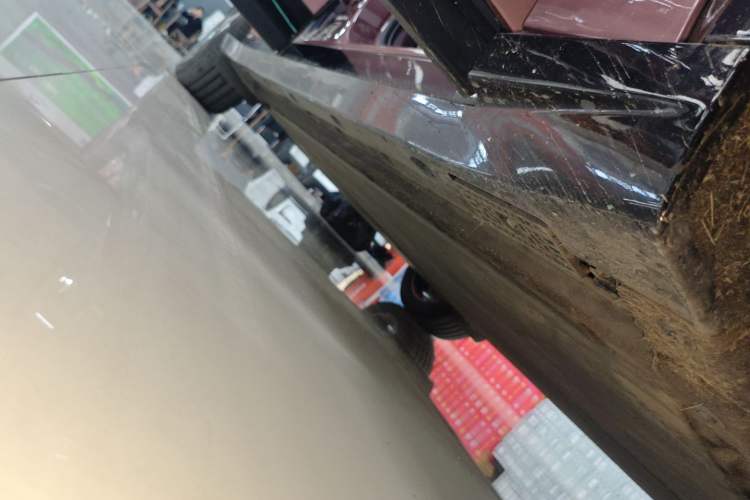 Used Xiaomi Auto YU7 2025 Ultra-Long Range All-Wheel Drive Pro Version Right Side Sill