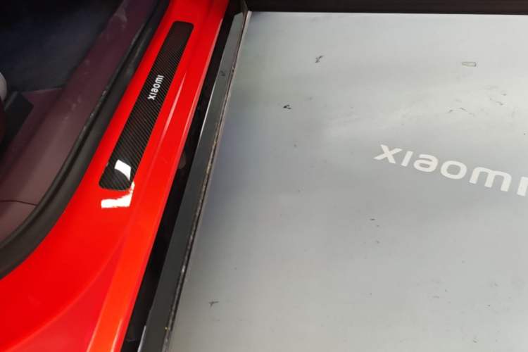 Used Xiaomi Auto YU7 2025 Ultra-Long Range High-Performance All-Wheel-Drive Max Edition Right Side Sill