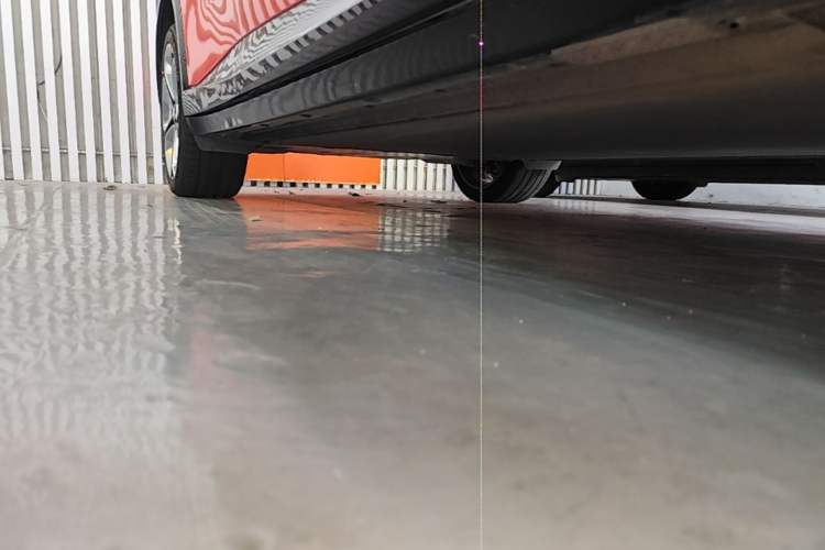 Used Xiaomi Auto YU7 2025 Ultra-Long Range High-Performance All-Wheel-Drive Max Edition Right Side Sill