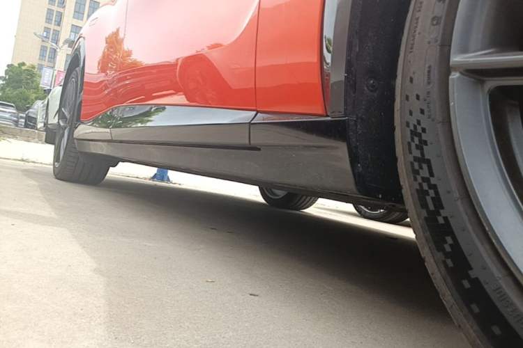 Used Xiaomi Auto YU7 2025 Ultra-Long Range High-Performance All-Wheel-Drive Max Edition Right Side Sill