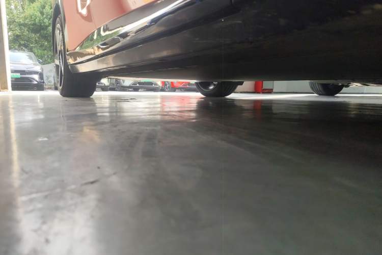 Used Xiaomi Auto YU7 2025 Ultra-Long Range High-Performance All-Wheel-Drive Max Edition Right Side Sill