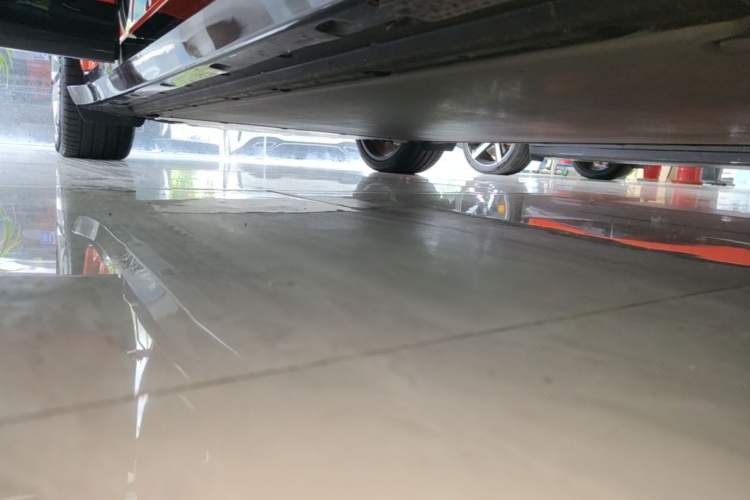 Used Xiaomi Auto YU7 2025 Ultra-Long Range High-Performance All-Wheel-Drive Max Edition Right Side Sill