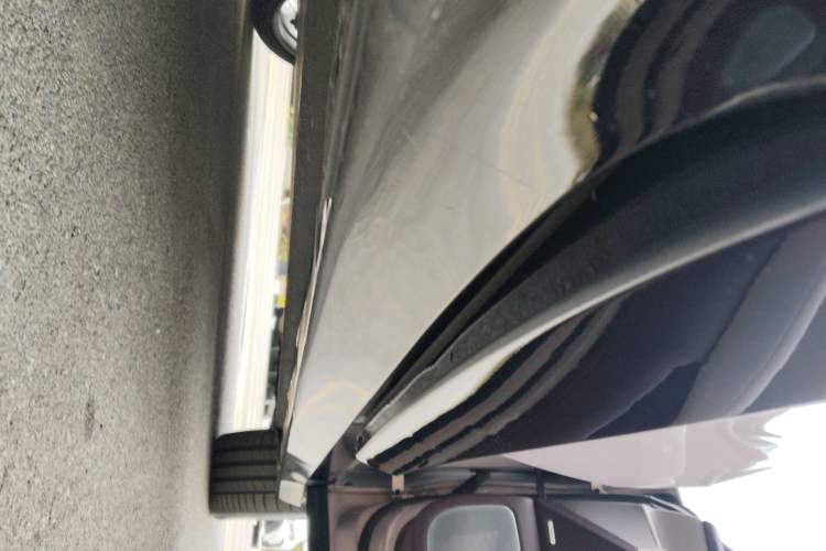 Used Xiaomi Auto YU7 2025 Ultra-Long Range High-Performance All-Wheel-Drive Max Edition Right Side Sill