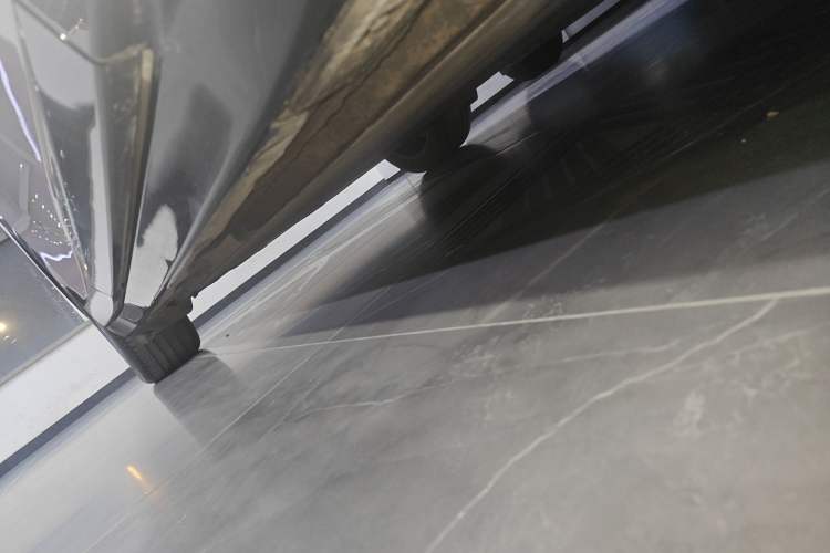 Used Xiaomi Auto YU7 2025 Ultra-Long Range All-Wheel Drive Pro Version Right Side Sill