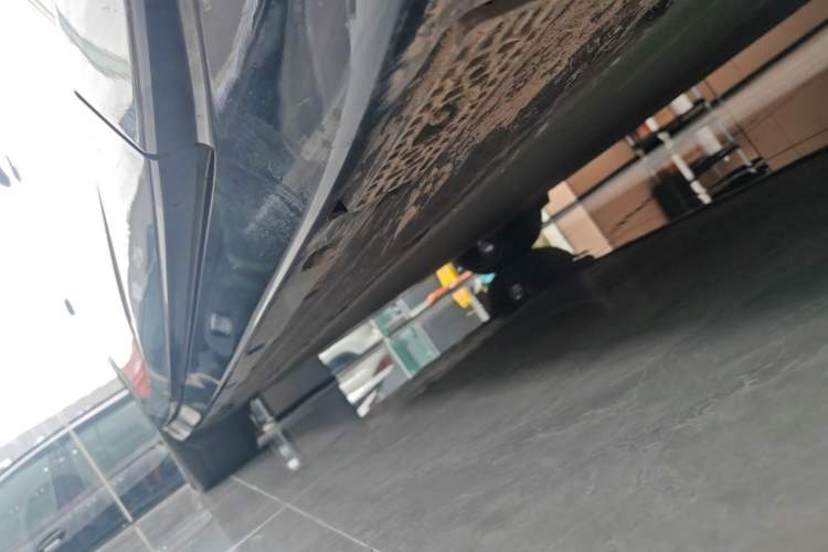 Used Xiaomi Auto YU7 2025 Ultra-Long Range High-Performance All-Wheel-Drive Max Edition Right Side Sill