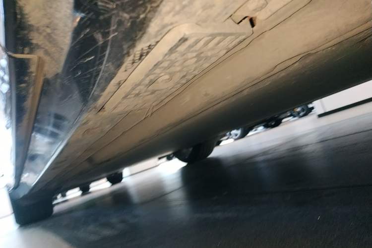 Used Xiaomi Auto YU7 2025 Ultra-Long Range High-Performance All-Wheel-Drive Max Edition Right Side Sill