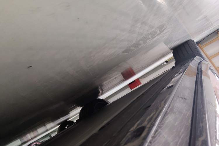 Used Xiaomi Auto YU7 2025 Ultra-Long Range High-Performance All-Wheel-Drive Max Edition Right Side Sill