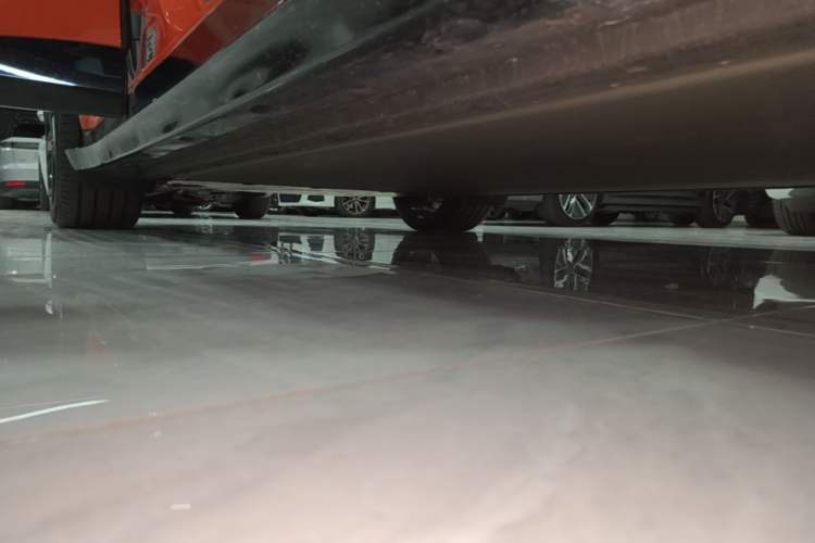 Used Xiaomi Auto YU7 2025 Ultra-Long Range High-Performance All-Wheel-Drive Max Edition Right Side Sill