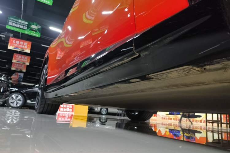 Used Xiaomi Auto YU7 2025 Ultra-Long Range High-Performance All-Wheel-Drive Max Edition Right Side Sill