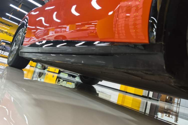 Used Xiaomi Auto YU7 2025 Ultra-Long Range Rear-Wheel Drive Version Right Side Sill