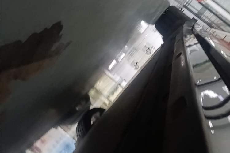 Used Xiaomi Auto YU7 2025 Ultra-Long Range High-Performance All-Wheel-Drive Max Edition Right Side Sill