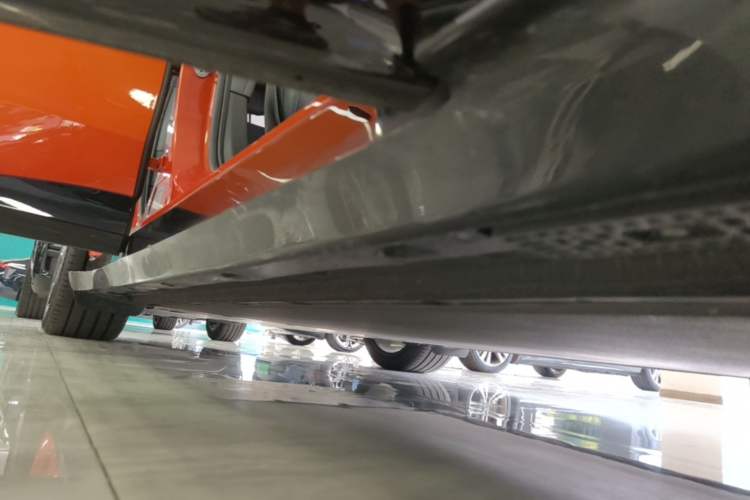 Used Xiaomi Auto YU7 2025 Ultra-Long Range High-Performance All-Wheel-Drive Max Edition Right Side Sill