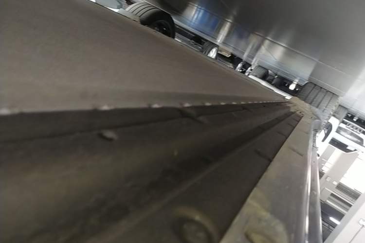 Used Xiaomi Auto YU7 2025 Ultra-Long Range High-Performance All-Wheel-Drive Max Edition Right Side Sill