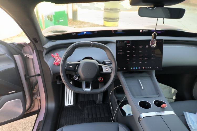 Used Xiaomi Auto YU7 2025 Ultra-Long Range High-Performance All-Wheel-Drive Max Edition Steering Wheel