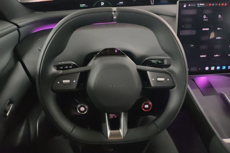 Used Xiaomi Auto YU7 2025 Ultra-Long Range Rear-Wheel Drive Version Steering Wheel