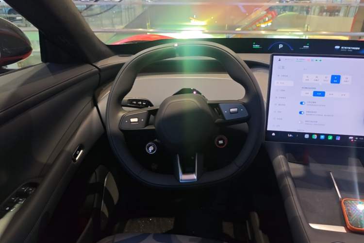 Used Xiaomi Auto YU7 2025 Ultra-Long Range High-Performance All-Wheel-Drive Max Edition Steering Wheel