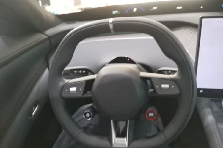 Used Xiaomi Auto YU7 2025 Ultra-Long Range High-Performance All-Wheel-Drive Max Edition Steering Wheel