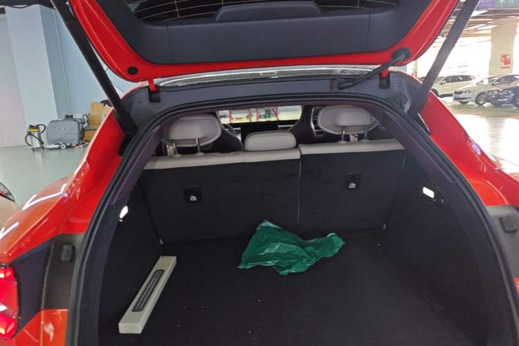 Used Xiaomi Auto YU7 2025 Ultra-Long Range High-Performance All-Wheel-Drive Max Edition Trunk