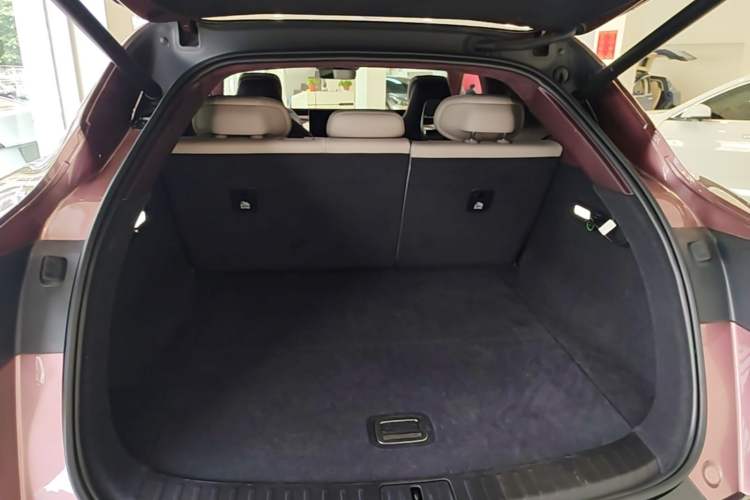 Used Xiaomi Auto YU7 2025 Ultra-Long Range High-Performance All-Wheel-Drive Max Edition Trunk