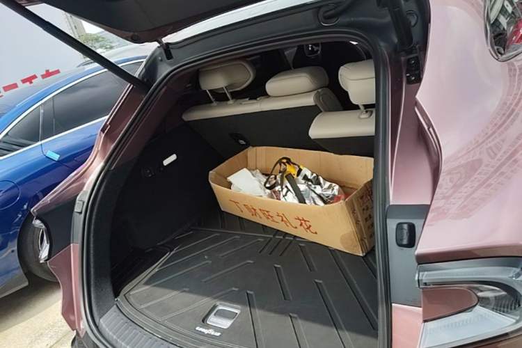 Used Xiaomi Auto YU7 2025 Ultra-Long Range High-Performance All-Wheel-Drive Max Edition Trunk