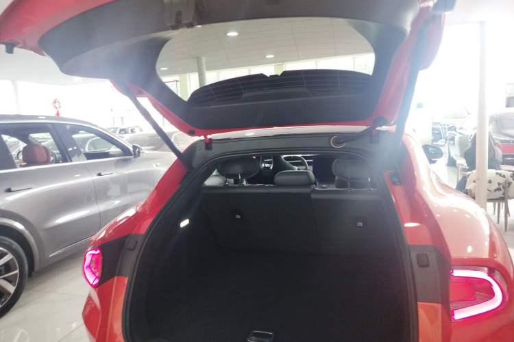 Used Xiaomi Auto YU7 2025 Ultra-Long Range High-Performance All-Wheel-Drive Max Edition Trunk