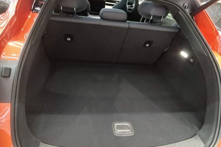Used Xiaomi Auto YU7 2025 Ultra-Long Range High-Performance All-Wheel-Drive Max Edition Trunk