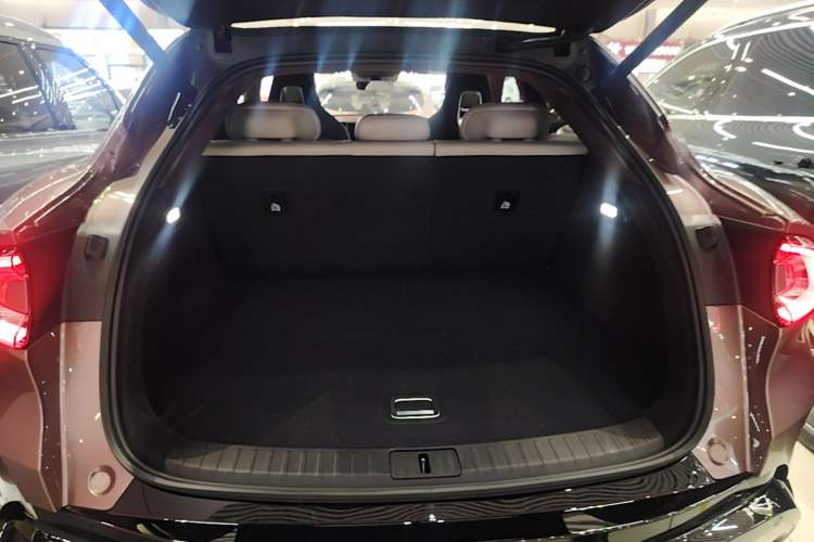 Used Xiaomi Auto YU7 2025 Ultra-Long Range High-Performance All-Wheel-Drive Max Edition Trunk