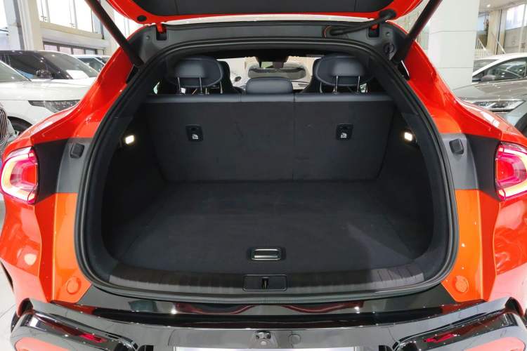 Used Xiaomi Auto YU7 2025 Ultra-Long Range High-Performance All-Wheel-Drive Max Edition Trunk
