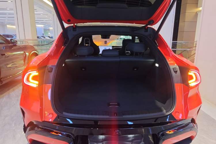Used Xiaomi Auto YU7 2025 Ultra-Long Range High-Performance All-Wheel-Drive Max Edition Trunk