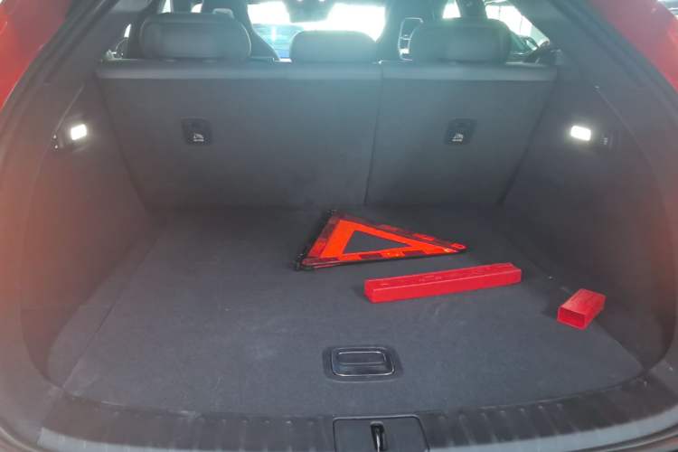 Used Xiaomi Auto YU7 2025 Ultra-Long Range High-Performance All-Wheel-Drive Max Edition Trunk