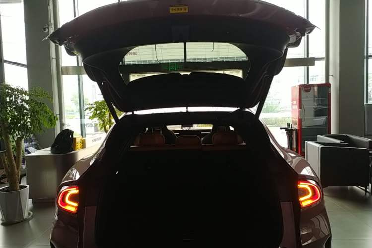 Used Xiaomi Auto YU7 2025 Ultra-Long Range High-Performance All-Wheel-Drive Max Edition Trunk