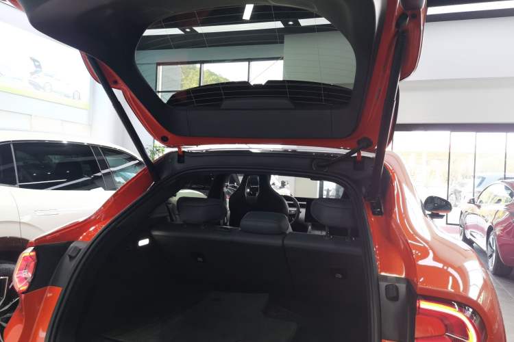 Used Xiaomi Auto YU7 2025 Ultra-Long Range High-Performance All-Wheel-Drive Max Edition Trunk