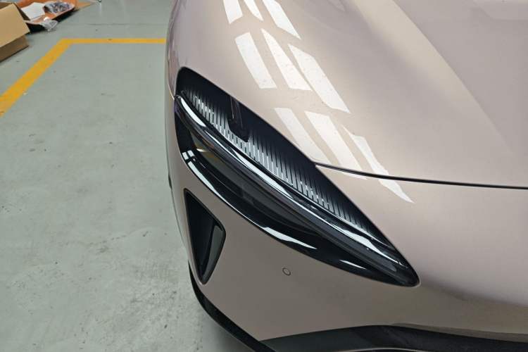 Used Xiaomi Auto YU7 2025 Ultra-Long Range High-Performance All-Wheel-Drive Max Edition Right Front Headlight