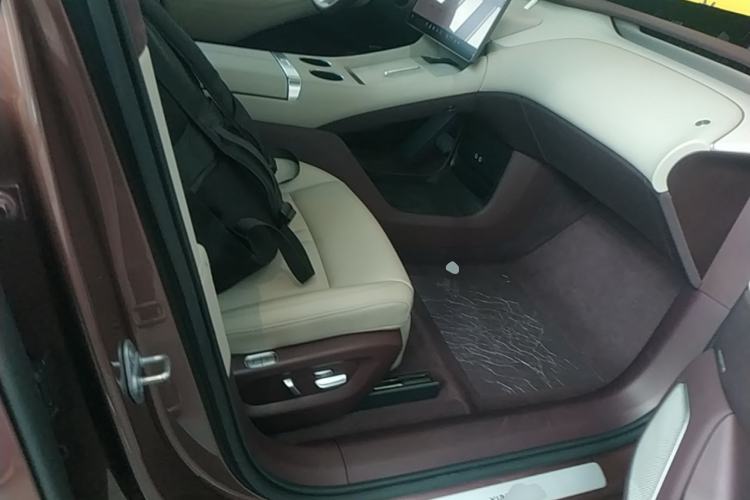 Used Xiaomi Auto YU7 2025 Ultra-Long Range High-Performance All-Wheel-Drive Max Edition Right Front Seat