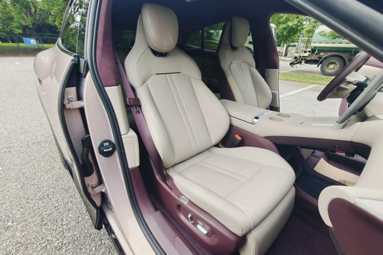 Used Xiaomi Auto YU7 2025 Ultra-Long Range High-Performance All-Wheel-Drive Max Edition Right Front Seat